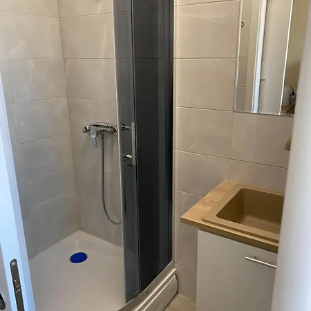 Goscinne Damian Waleryszak Apartment *